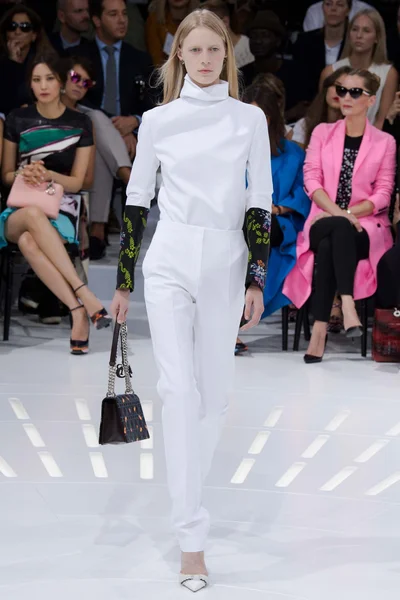 Look 3